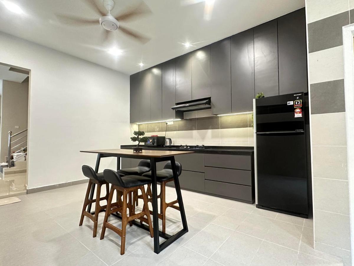 《Untitled Homestay》Sitiawan Εξωτερικό φωτογραφία
