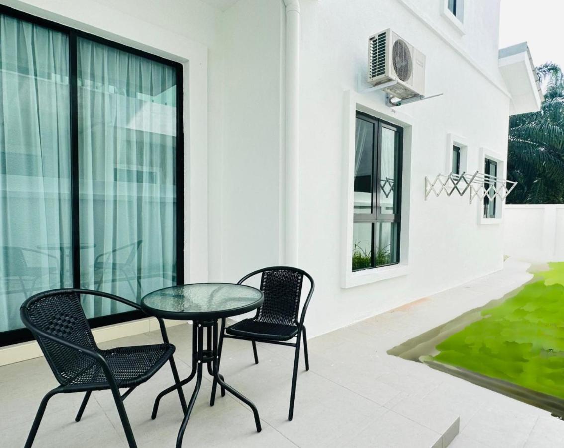 《Untitled Homestay》Sitiawan Εξωτερικό φωτογραφία